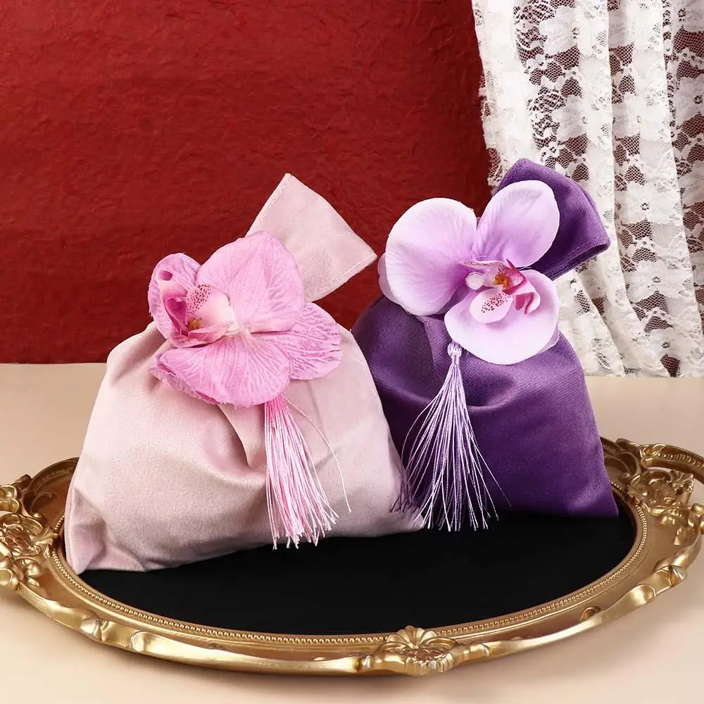 タッセルベルベットノットハンドバッグトープハンドルベスト型フラワーリストバッグウェディングキャンディバッグジュエリーパッキングバッグお祝い用シュガーバッグ