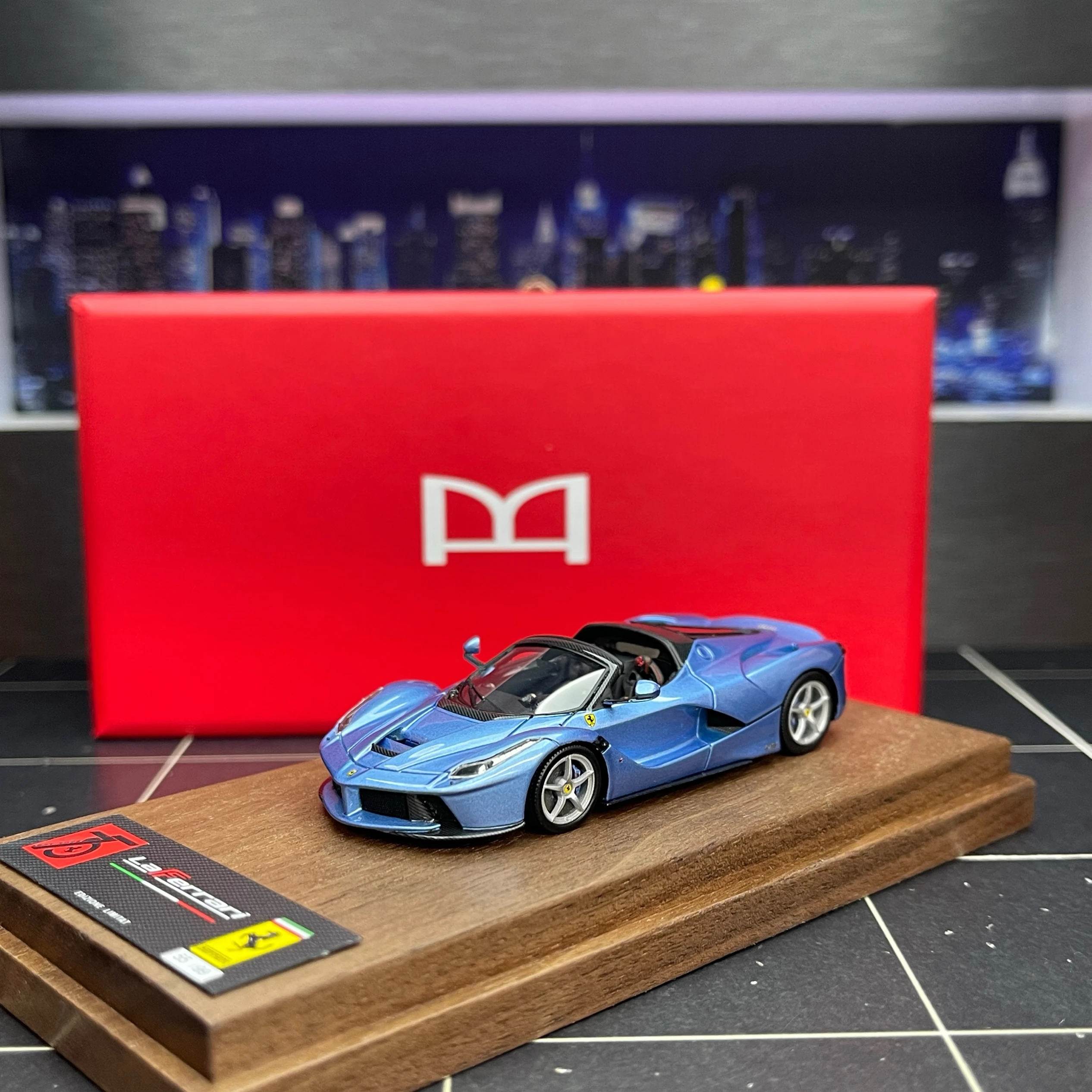 دييكاست DMH 1:64 مقياس فيراري رافالي الراتنج طبعة محدودة نموذج سيارة تحصيل لعبة هدية تذكارية عرض حلية