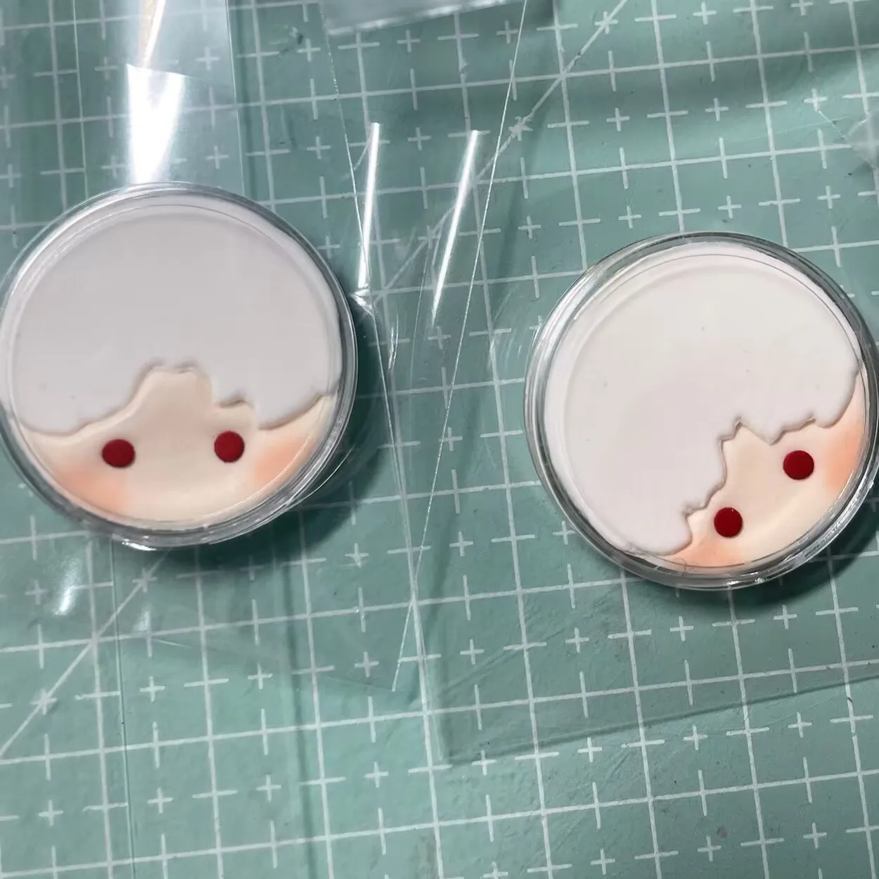 "사랑과 깊은 공간" "빛과 밤의 사랑" 점토 수제 만화 전시회, 무료 창작 수제 흔들 카드(결함 있음)