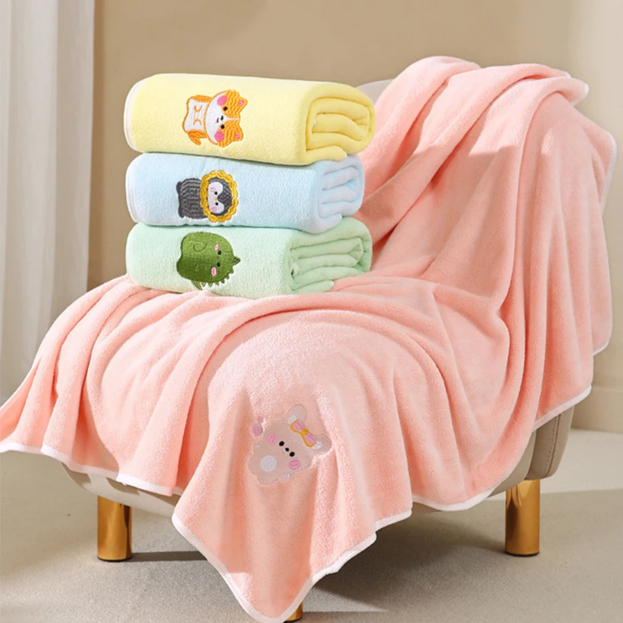 Toalha de banho de bebê de lã coral impressa, sem fiapos, lindo padrão de bordado, textura leve e macia, sensação delicada