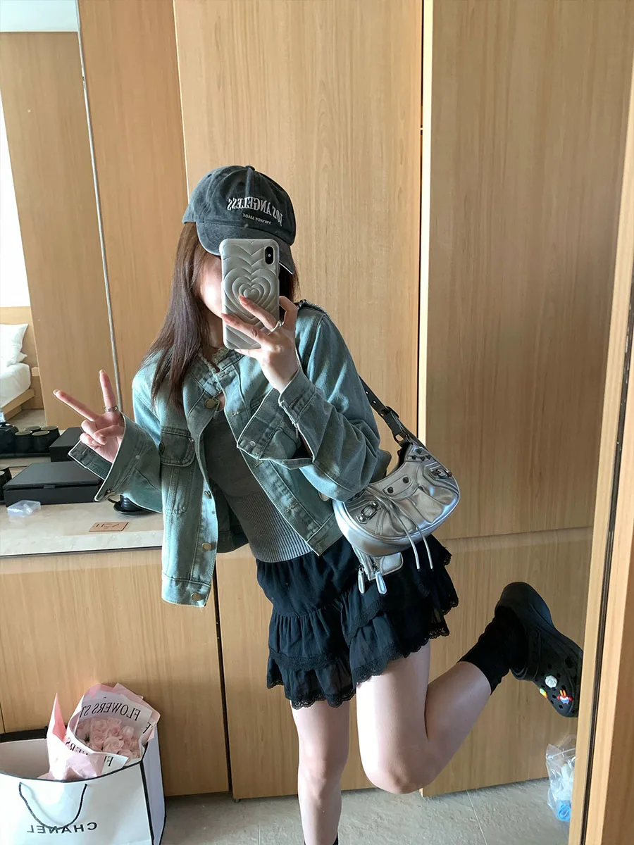 

Американская джинсовая куртка-жакет из светло-голубого денима, весна 2024, женская, в стиле ретро, свободного кроя, с длинными рукавами, однотонная, на пуговицах