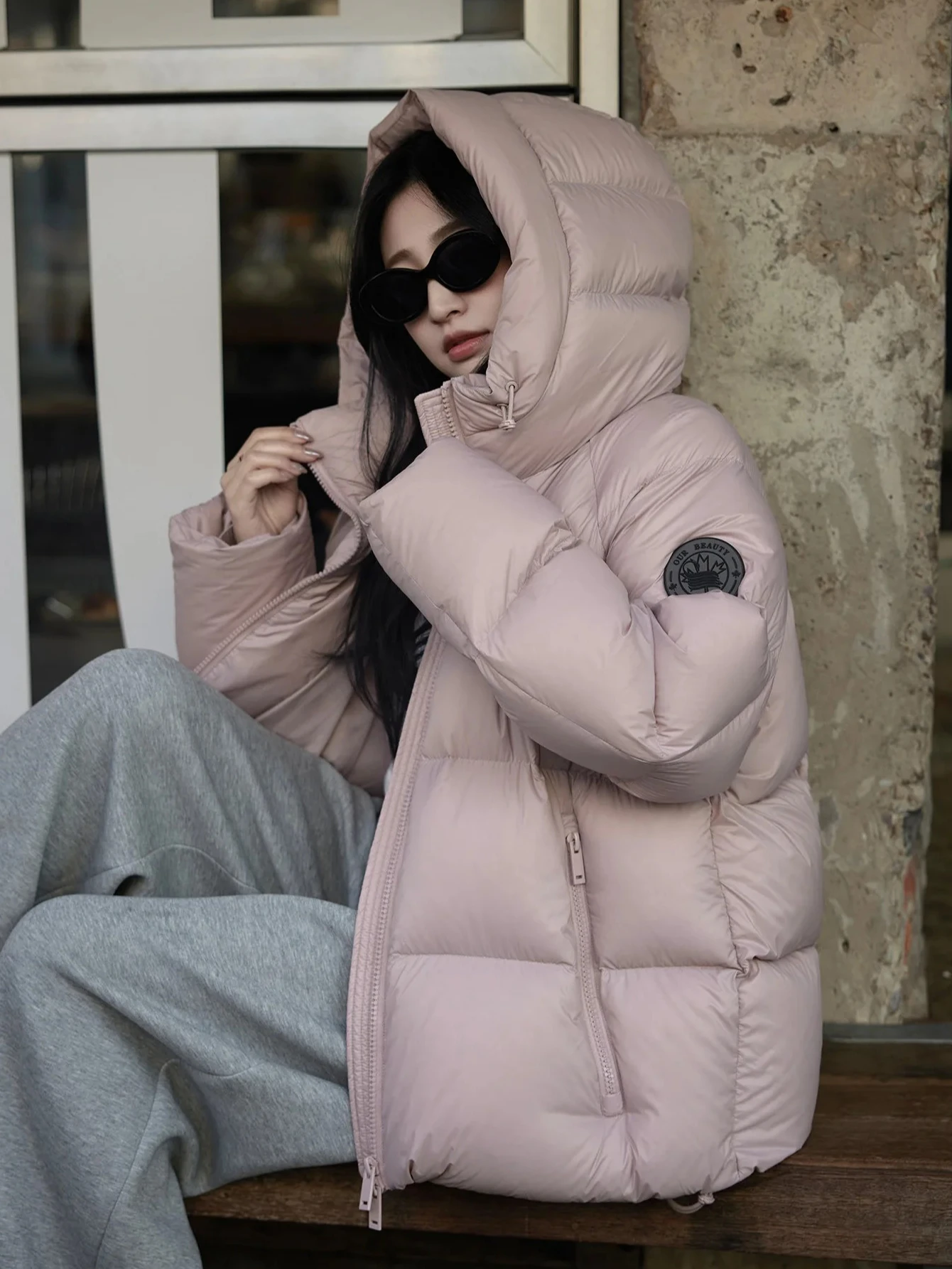 

Женская зимняя куртка Black Label с 90% белым утиным пухом, ветрозащитная, теплая, средней длины, с капюшоном, новый стиль