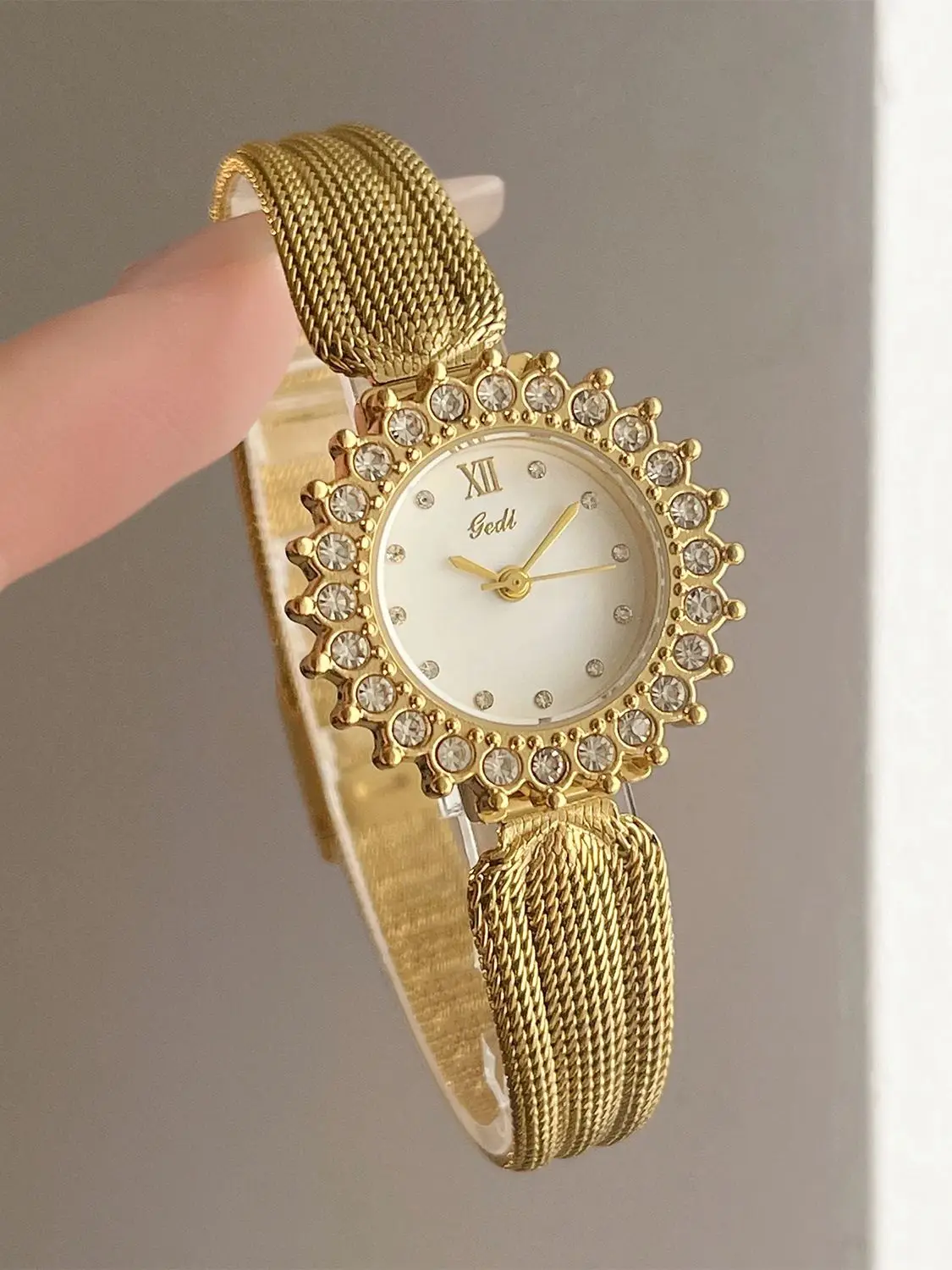 Vintage Luxury Gold Women's Watch Sunflower Diamond Bezel Stainless Steel Mesh Band Elegant Quartz Wristwatch for Daily & Party