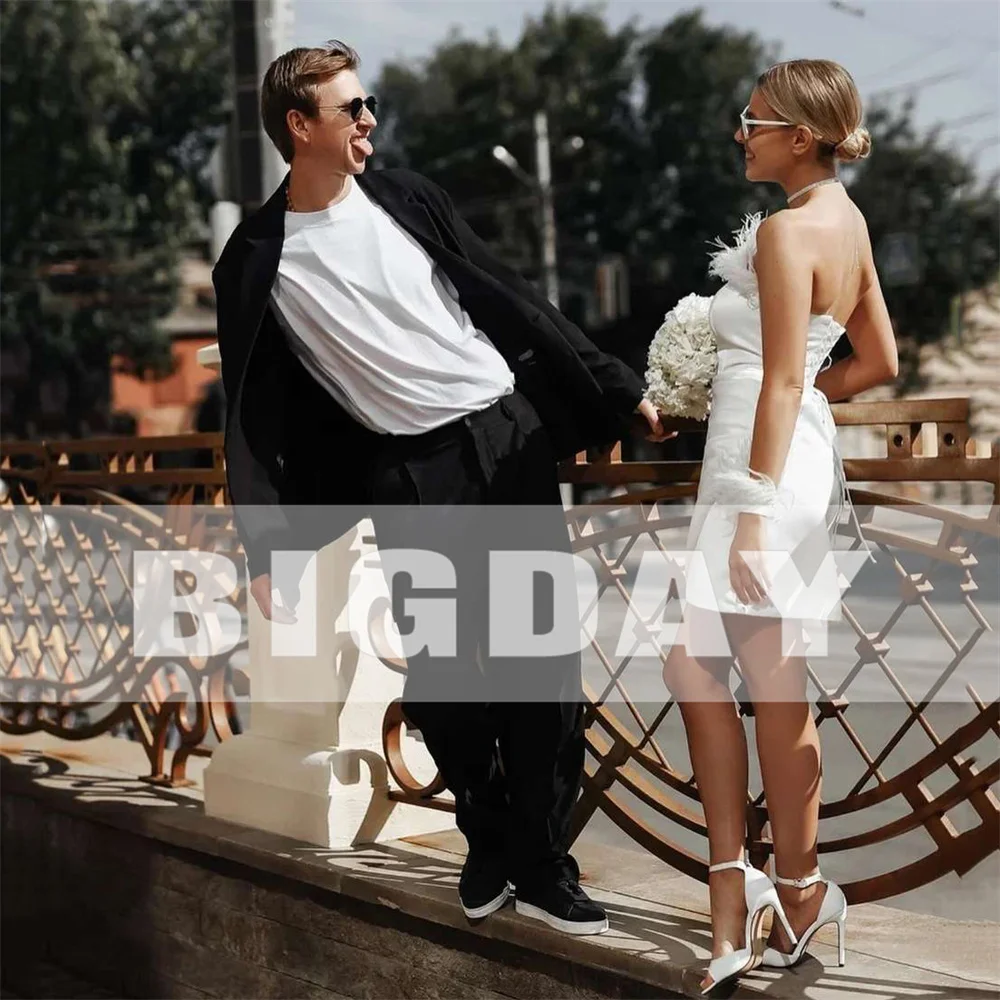 Elegant Short Wedding Dresses Sheath Strapless Lace-up Open Back Pleat Feathers Satin Bridal Gowns Vestidos De Noiva Customized