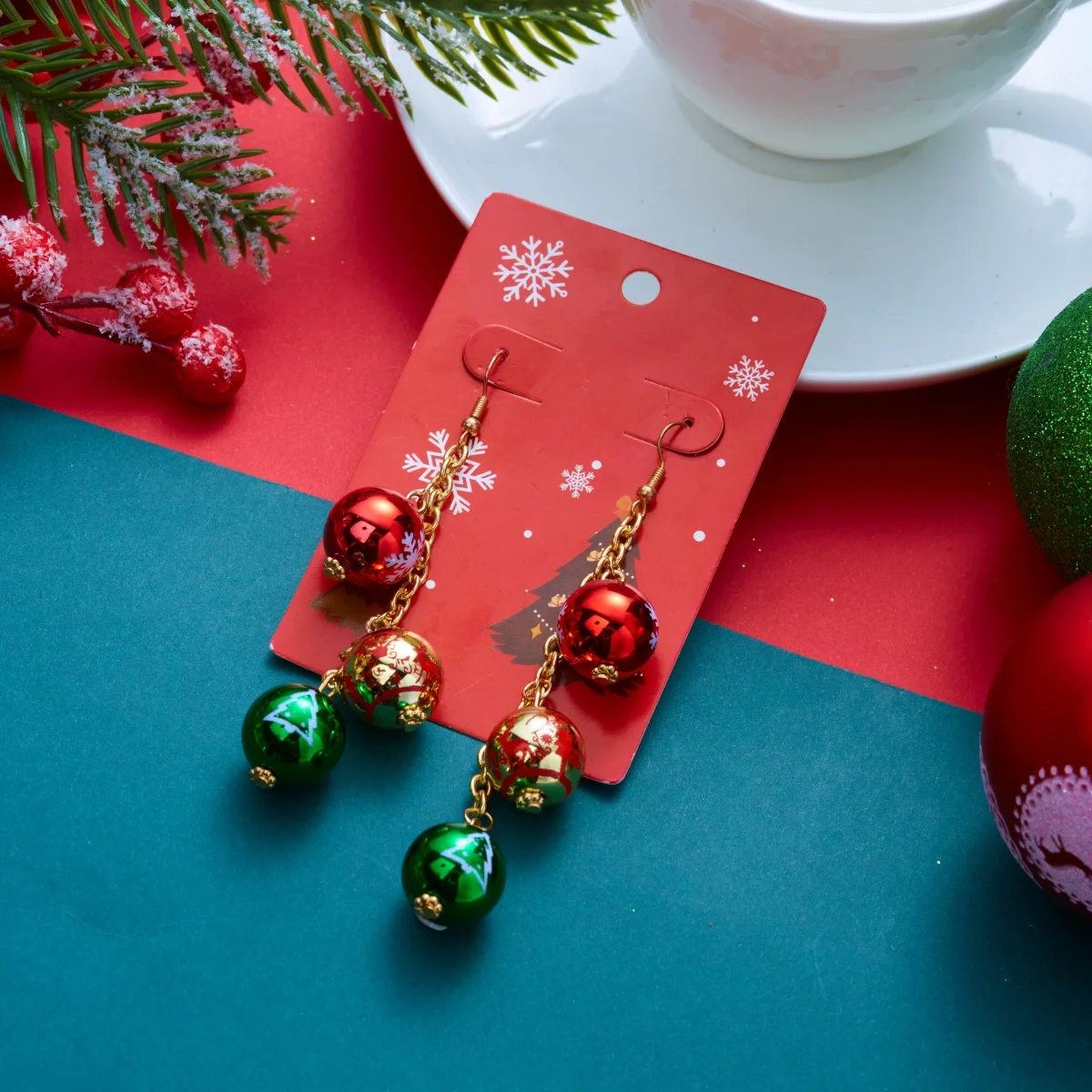 Weihnachtliche Emaille-Ohrringe mit Rentier-Schlitten-Motiv für Damen, Schneeflocken- und Rundform-Ohrringe, hängende Ohrringe, neues Geschenk für Weihnachtsfeiern und Feiertage, Schmuck. – Detail 14