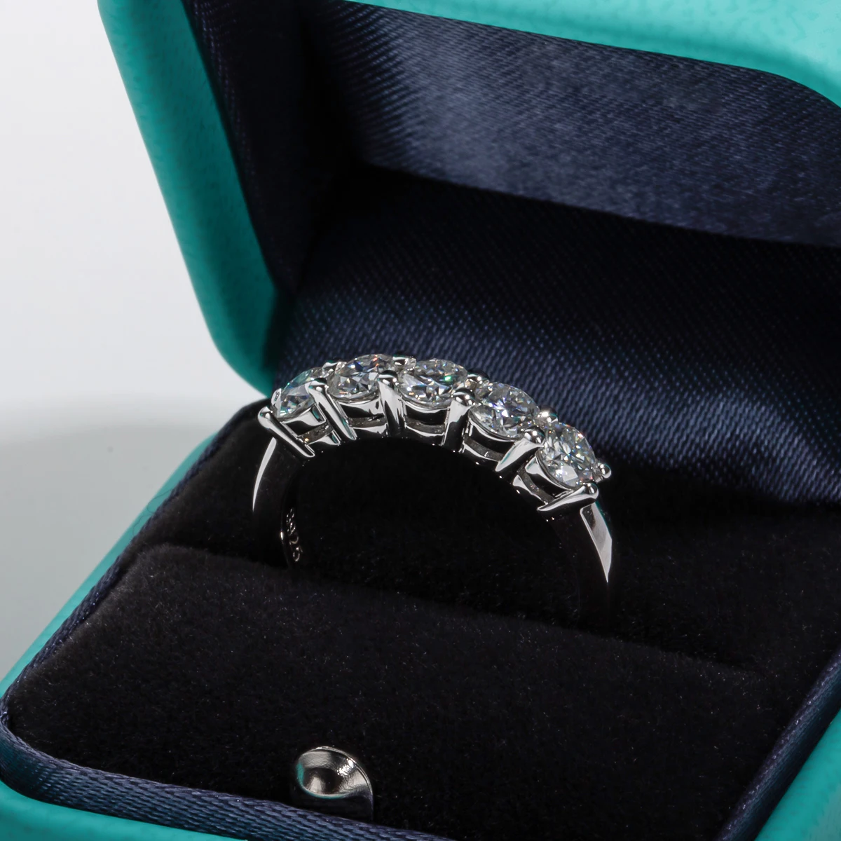 Pierścionek zaręczynowy peshn 4mm Moissanite