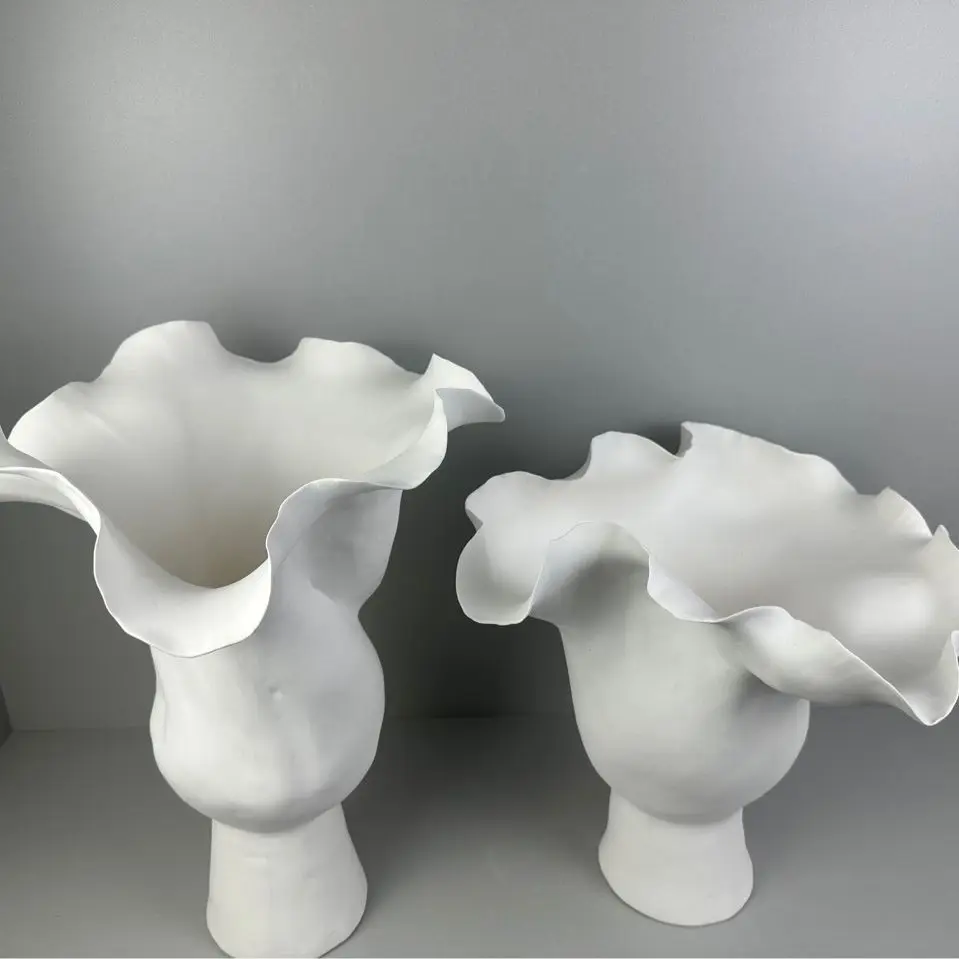 Home Decor Flowerpot White Ceramic Vase Irregular Hem Petal Shape Wavy Tulip Flower Vase Floral Arrangement Accessories