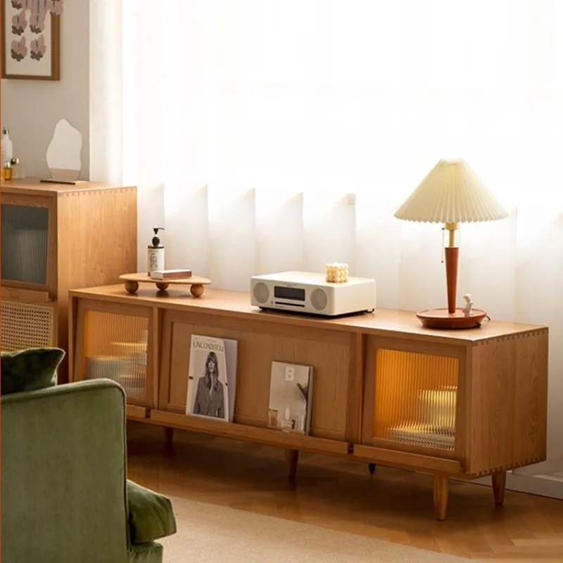 無垢材のテレビキャビネットとコーヒーテーブルの組み合わせ、北欧スタイルの桜の木の丸太籐家具、小さなアパート、モダンでシンプル