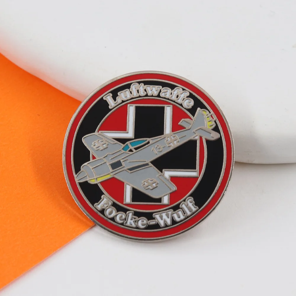 Pin esmaltado del avión de combate Luftwaffe Focke‑Wulf FW‑190 de la Segunda Guerra Mundial, broche de historia de la aviación militar, regalo de joyería para coleccionistas de aviones de guerra, 1 unidad