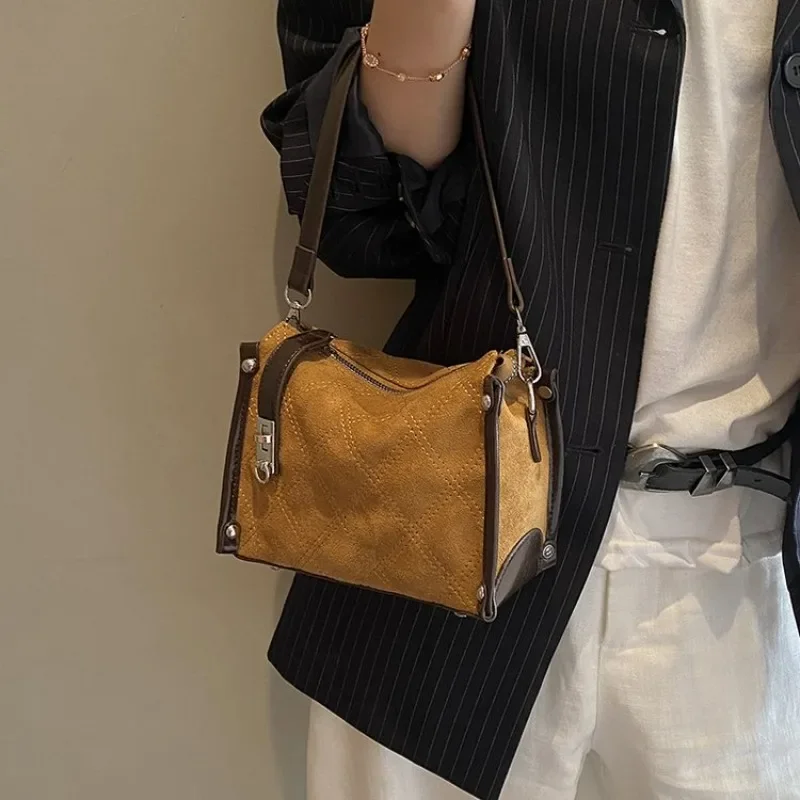 

Elegant Retro Shoulder Satchel Leather Textured Feel Also Functions As A Vintage Chic Diaper Bag For Shopping