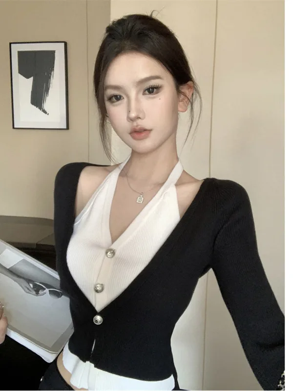 Hanging neck strap collarbone color blocking fake two-piece knitted cardigan womens autumn design sense V-neck off shoulder 0GPW