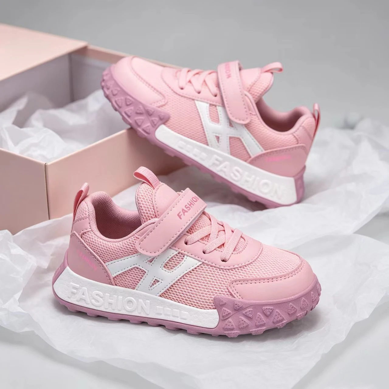 A pair of children's casual sneakers, hook‑and‑loop closure, spliced upper for daily outdoor wear BD‑004