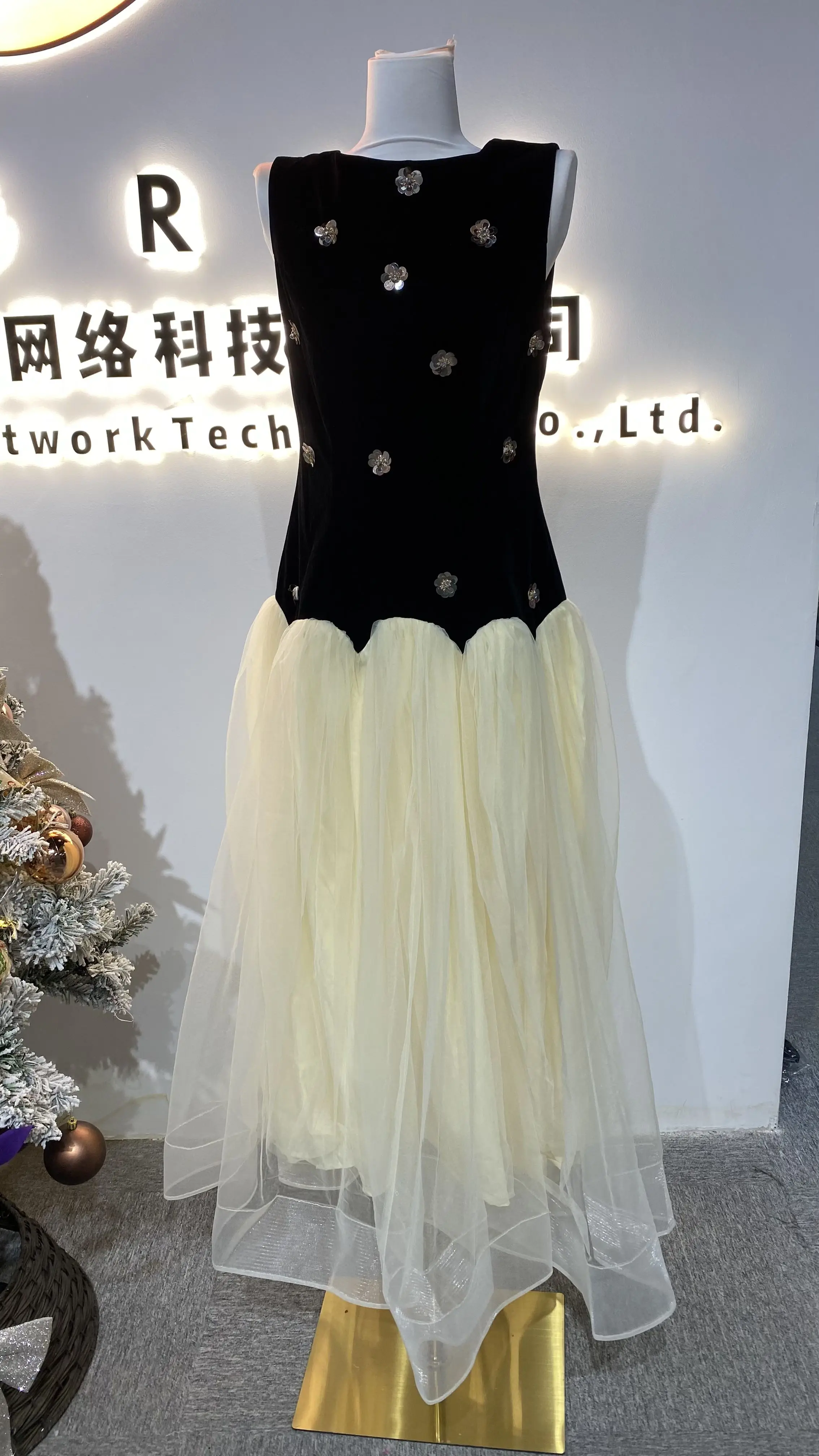 

Fashion Sleeveless Sequin Beaded Stitching Mesh Mediocre Casual Dress Party Elegant Women Long Skirt-GZMM219