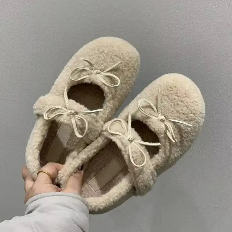 النساء الفراء الشقق أحذية القوس الجلد المدبوغ عارضة جديدة المتسكعون موضة الاتجاه الشتاء قصيرة أفخم أحذية مشي امرأة أحذية رياضية Zapatos