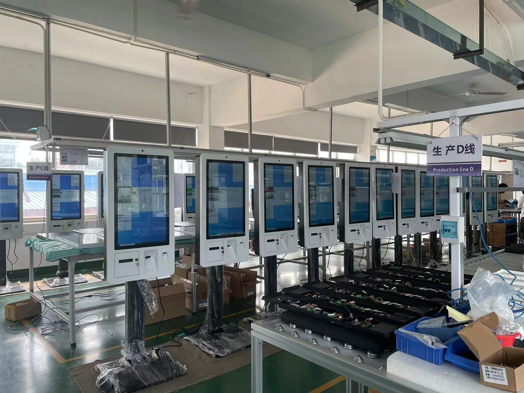 Quiosque de auto-gravamento para restantes 23,6 polegadas 24 polegadas 32 polegadas Tela sensível ao toque Scan QR Code POS Pagamento Auto serviço de pedido de alimentos