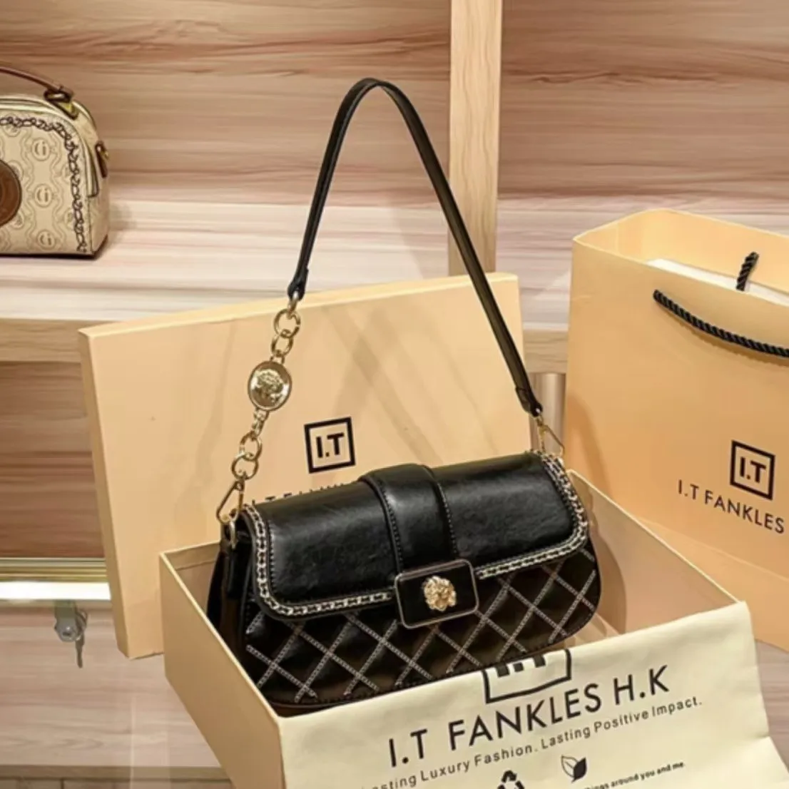 

Fashionable Unique Designer Diaper Bag Luxury Leather for Women Large Capacity Vintage Shoulder Bag Elegant Crossbody Minimalist