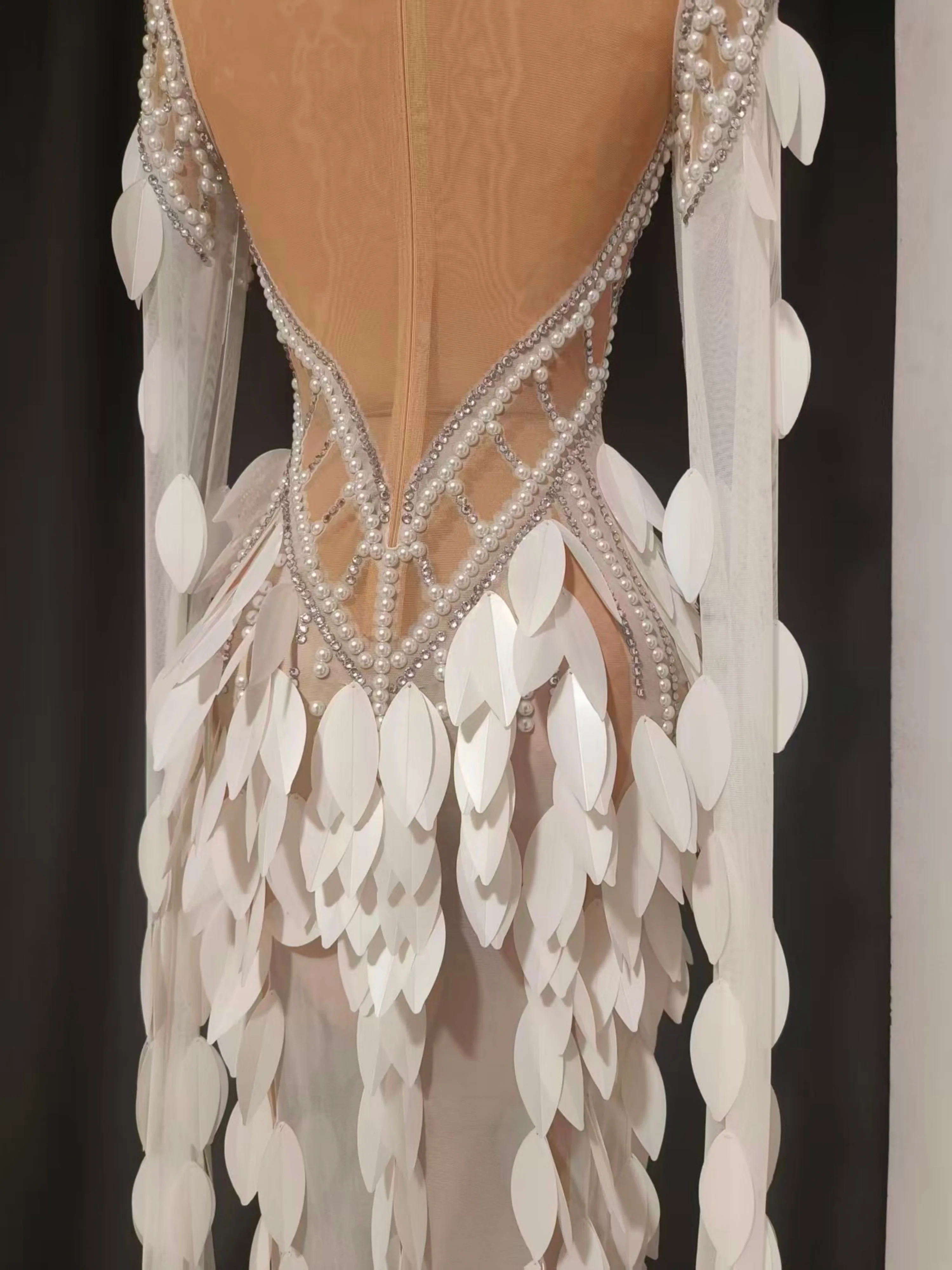 Saia de tule em camadas de folhas brancas 3d, tapetes vermelhos, apresentações de palco, festa à noite, elegante, decote em coração, vestido de contas de cristal