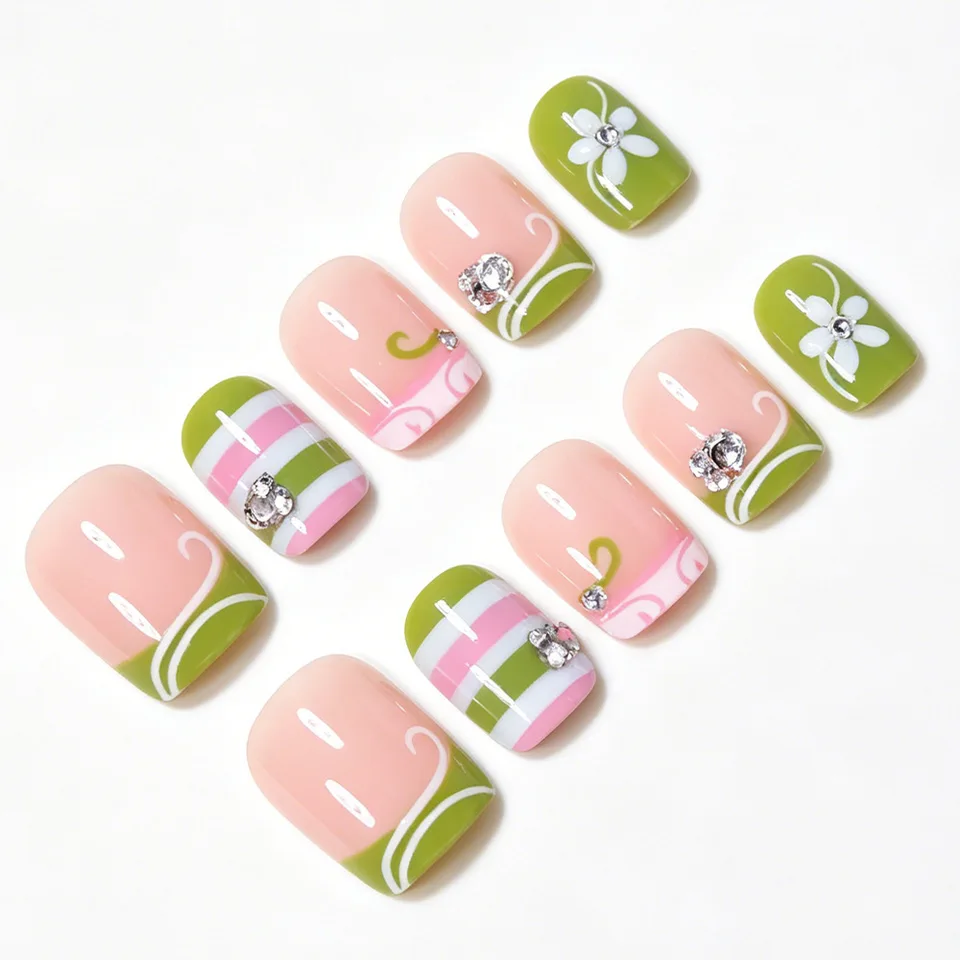 24 piezas de uñas postizas cortas cuadradas frescas, estilo francés con rayas blancas, verdes y rosas, diseños de flores delicadas 3