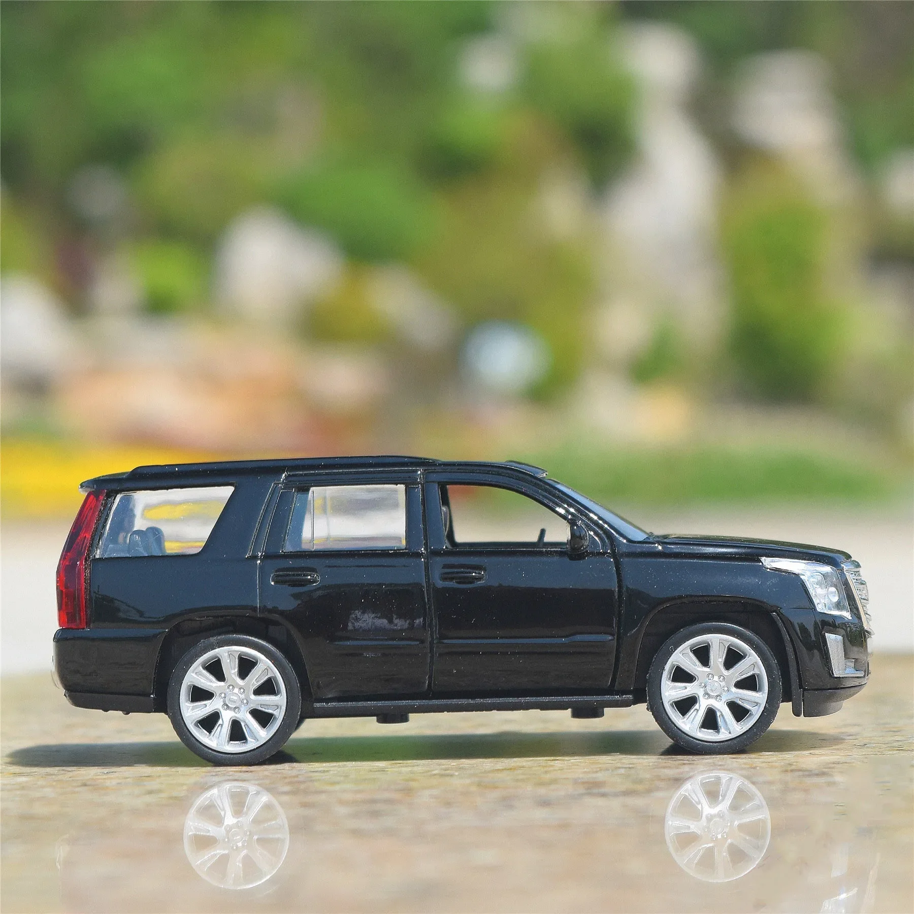 

Welly 1:36 Cadillac Escalade SUV Alloy Car Model Diecasts Metal Toy Vehicles Car Model Simulation Collection Children Gifts