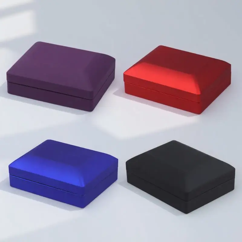 

LED Lighted Jewelry Gift Box Black 7x9x3.2cm Durable Scratch Resistant Necklace Pendant Holder LED Necklace Box