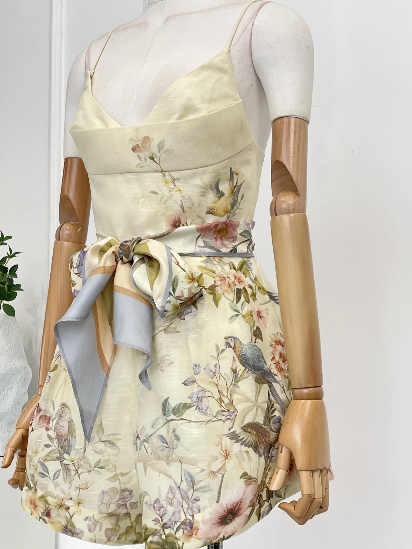 

Light Yellow Floral Print Sleeveless Backless Jumpsuit 2025 New Design for Women