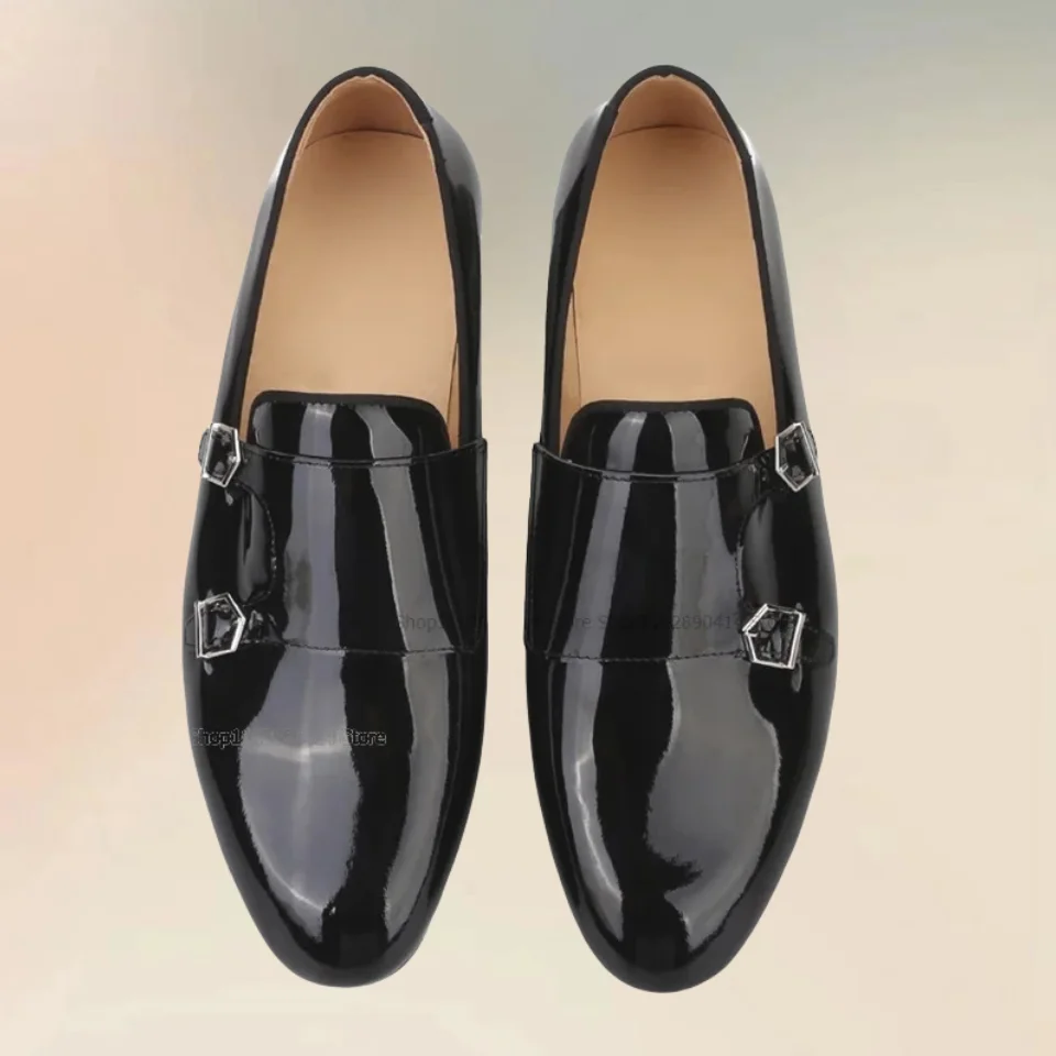 Mocassins de couro envernizado preto masculino, decoração de fivela metálica, sapatos deslizantes, artesanato novo, vestido de festa de casamento, moda confortável