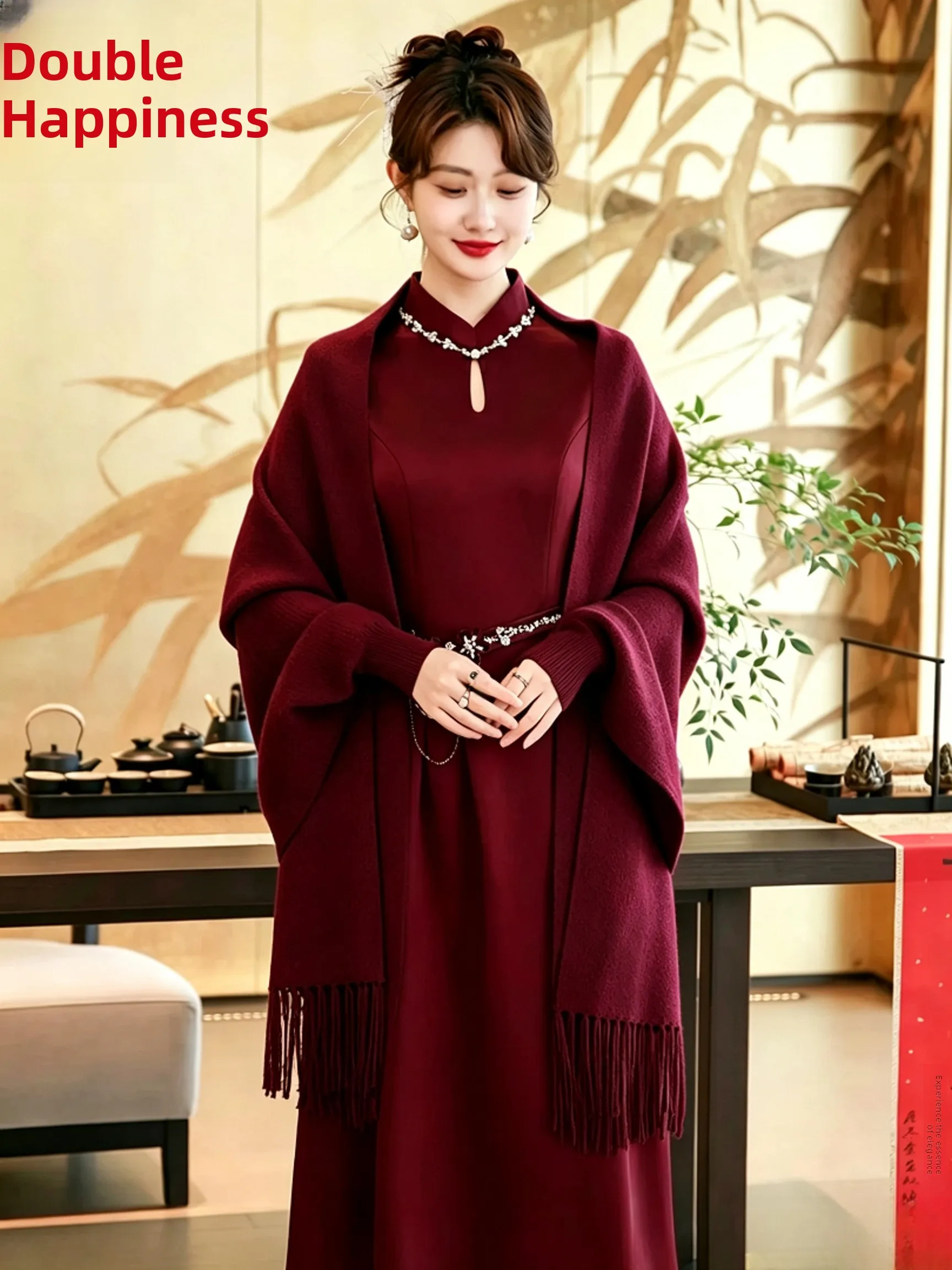 cappotto-elegante-da-donna-versatile-di-colore-rosso-puro-ideale-per-matrimoni-da-indossare-come-scialle-perfetto-per-la-madre-della-sposa-e-per-la-nonna