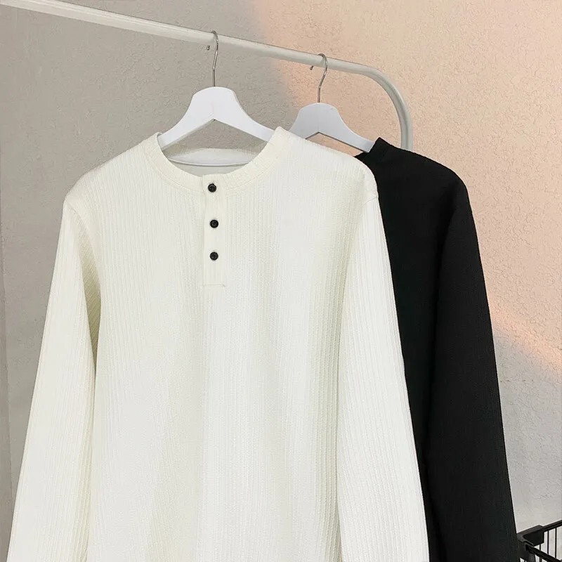 

Весна 2025 НОВЫЕ мужские футболки с длинным рукавом, повседневные футболки с круглым вырезом, дизайн на пуговицах, белые, черные майки, футболки свободного покроя