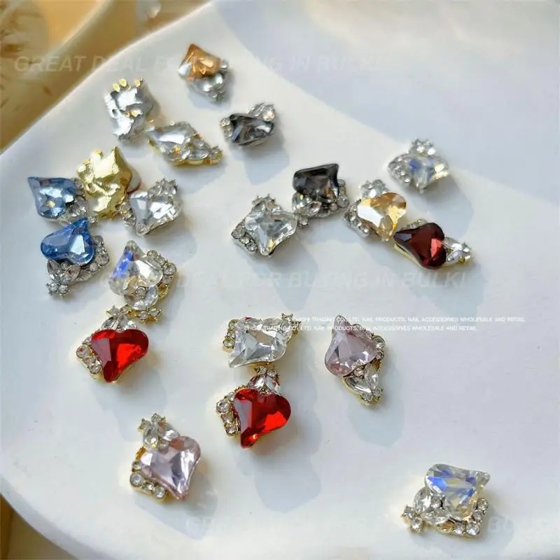 Lekkie luksusowe krzywe akcesoria do zdobienia paznokci Akcesoria do zdobienia paznokci Motyl Stroboskop do zdobienia paznokci Nowy krzywy stop metali