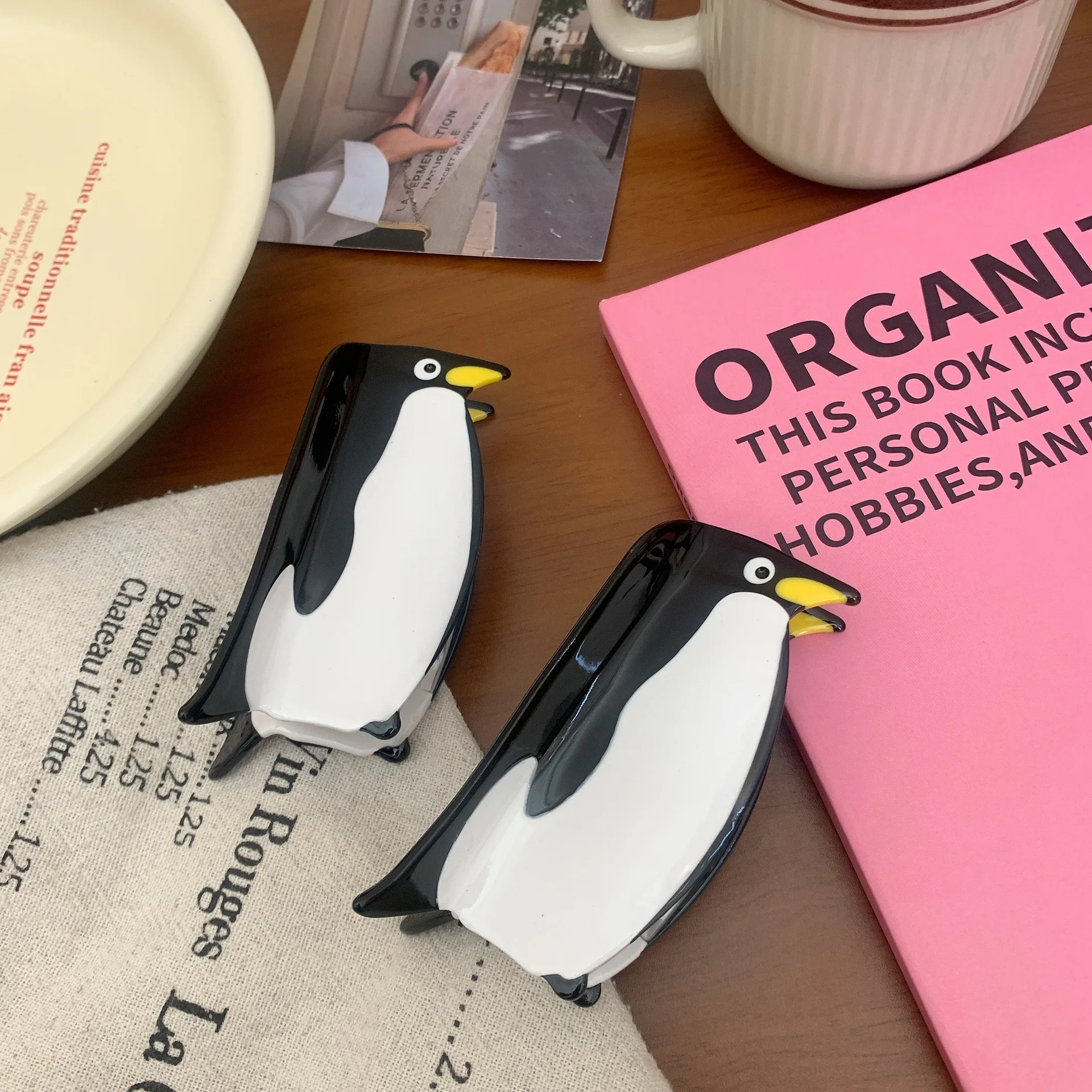 

DuoShang New Ocean Series Penguin Hair Claw Acetate Claw Clips Cute Cartoon Penguin Crab Hair Clips for Women Hair Accessories