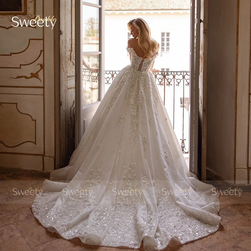 Luxurious Princess Wedding Dress Embroidered Lace On Net With 3d Flower Ballgown Customized Boat Neck Sleeveless Bridal Lace Up