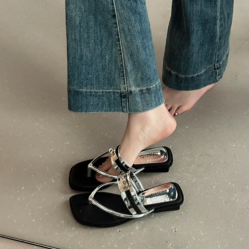 2026 New Summer Minimal Thin Strap Flip Flops Women Outdoor Metal Decor Non Slip Beach Slide Sandals Casual Slippers