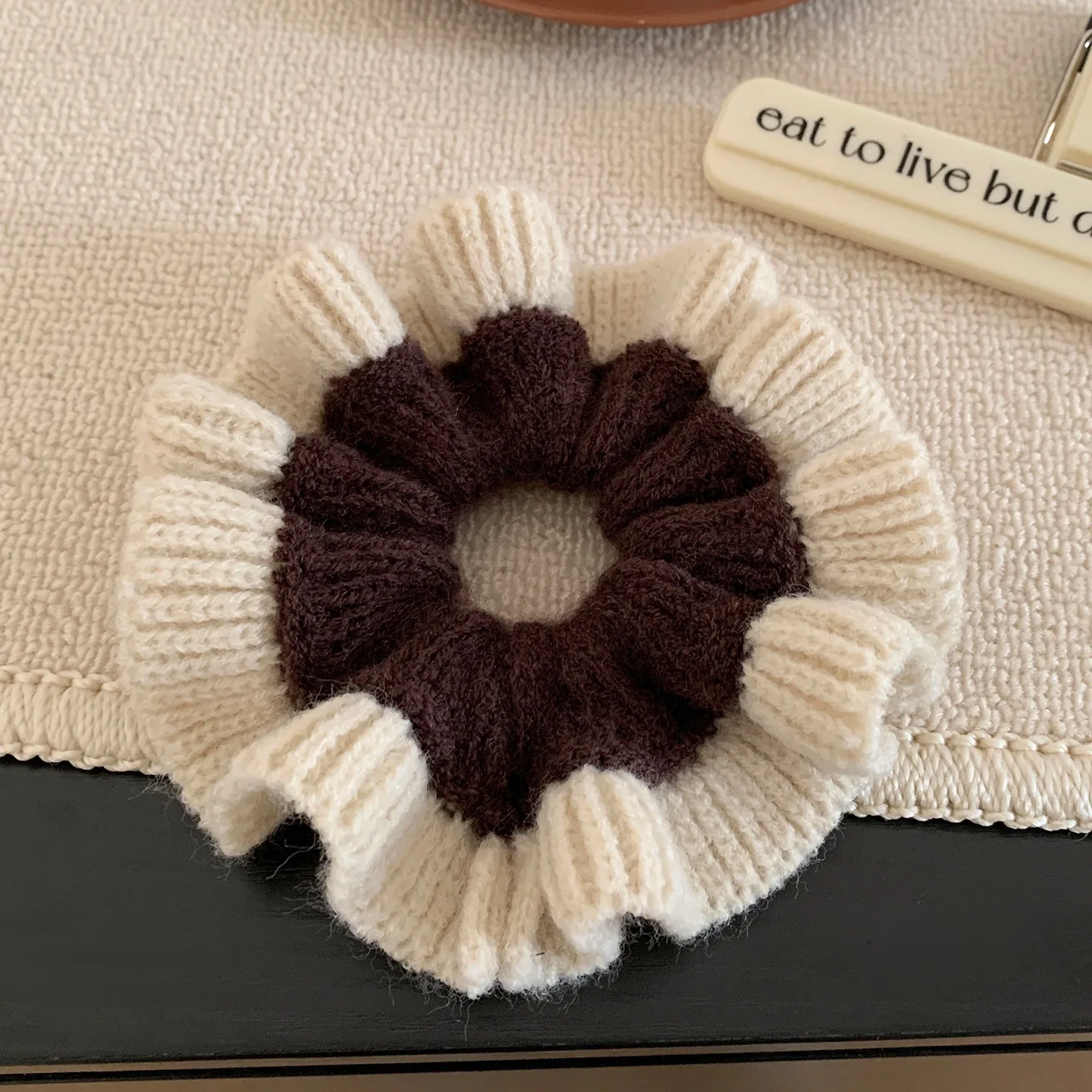 قطعة واحدة من خيوط محبوكة ملونة على الطراز الكوري، ربطة شعر على شكل كعكة كبيرة، إكسسوار شعر للخريف والشتاء،