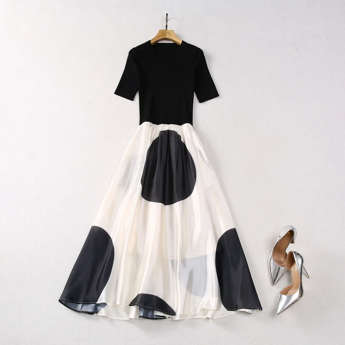 

European and American women's clothes 2024 spring new Round neck Short sleeve knitted stitching polka dots Fashion pleated dress