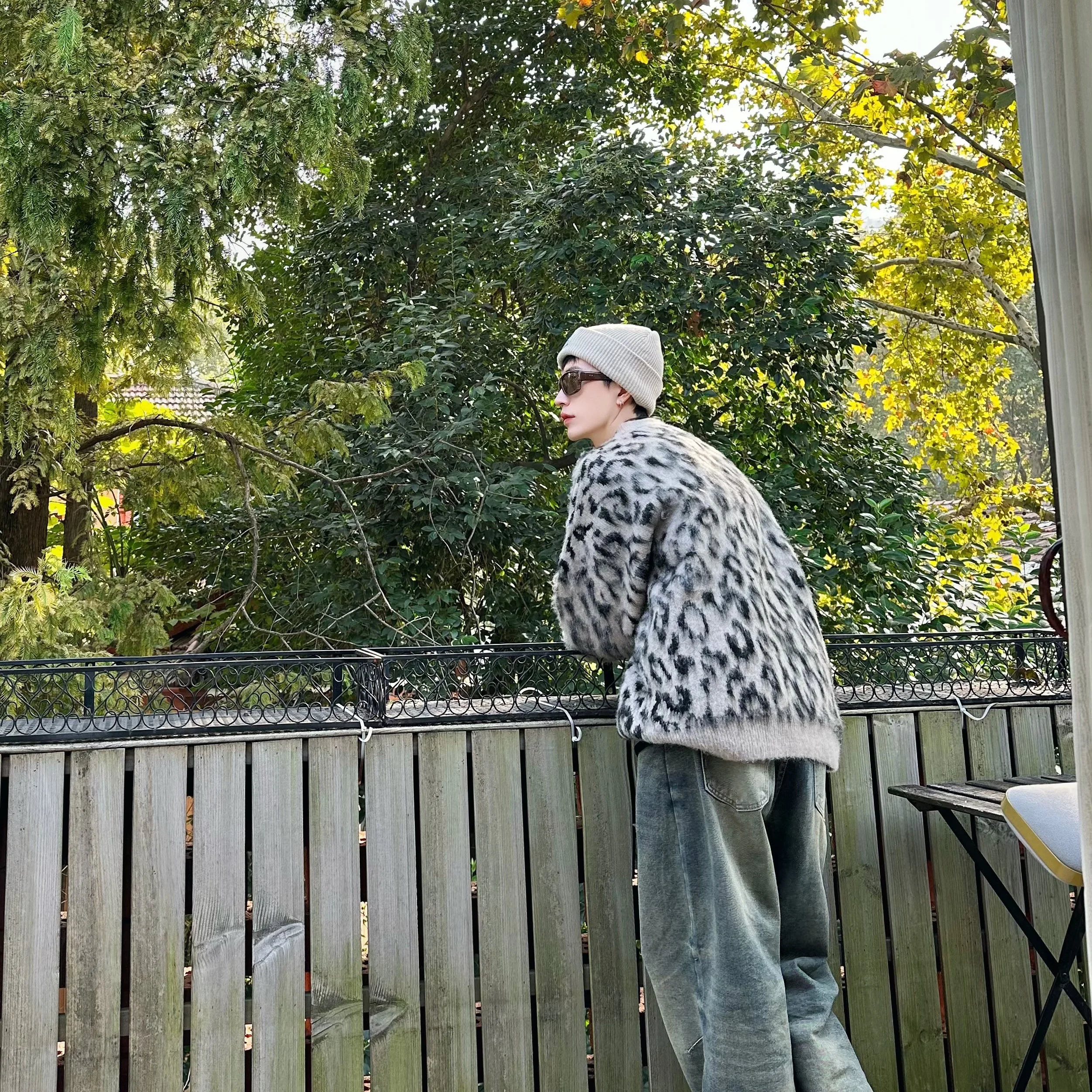 

Свободный крой с леопардовым принтом, круглый трикотаж для мужчин, осень-зима, большие размеры, уличный свитер для пар, модное полиэфирное волокно