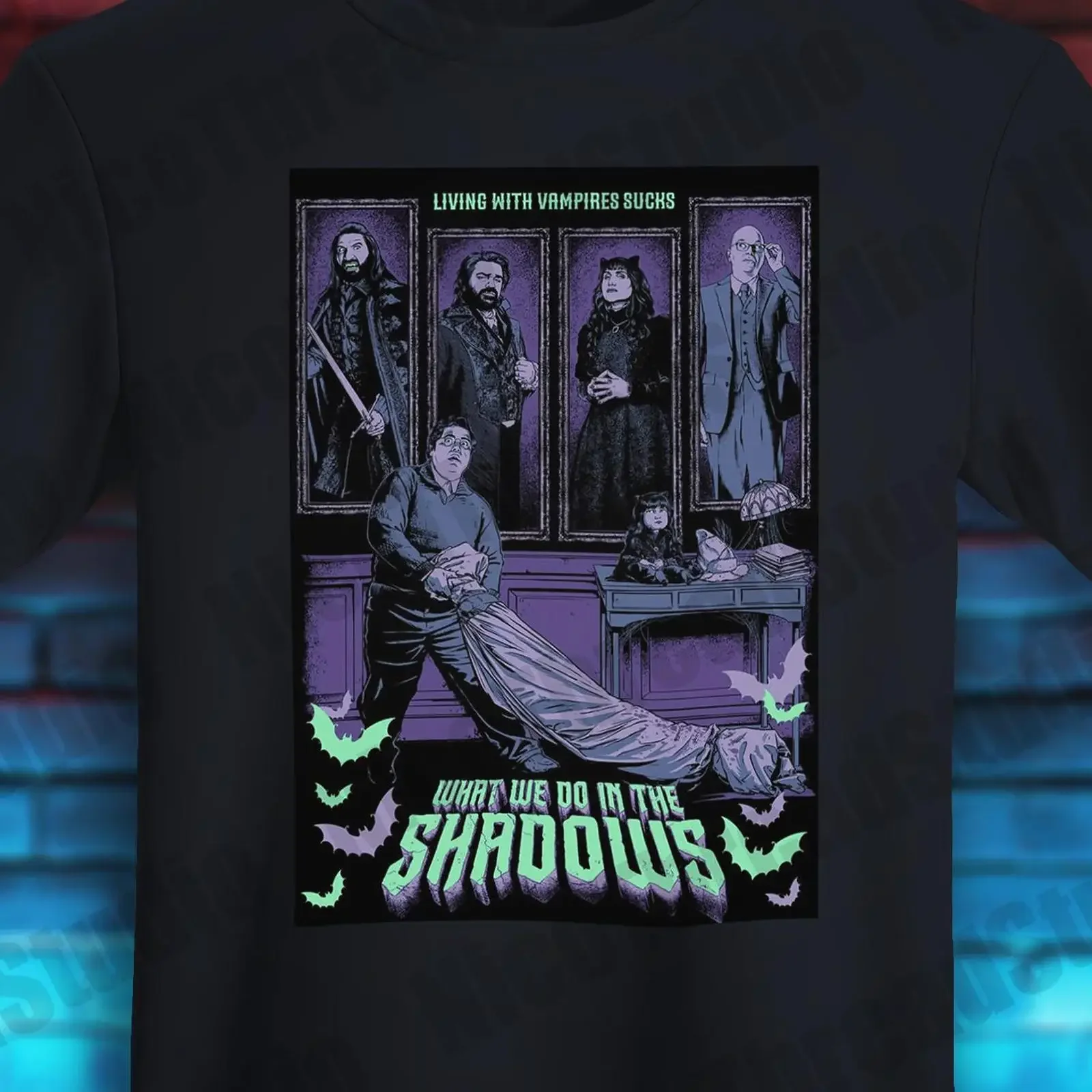 Camiseta Gótica What We Do In The Shadows - Série de TV de Terror e Comédia Retrô - Nadja Laszlo - Para Fãs de Dark Lover - Vintage Lavada