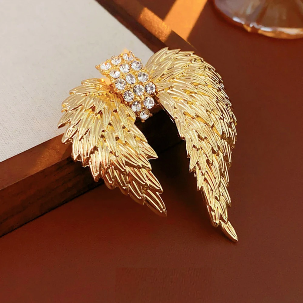 Vintage Women Crystal Zircon Angel Wing Feather Brooches for Lady Gold Color Emboss Pins Office Party  Jewelry Accessories