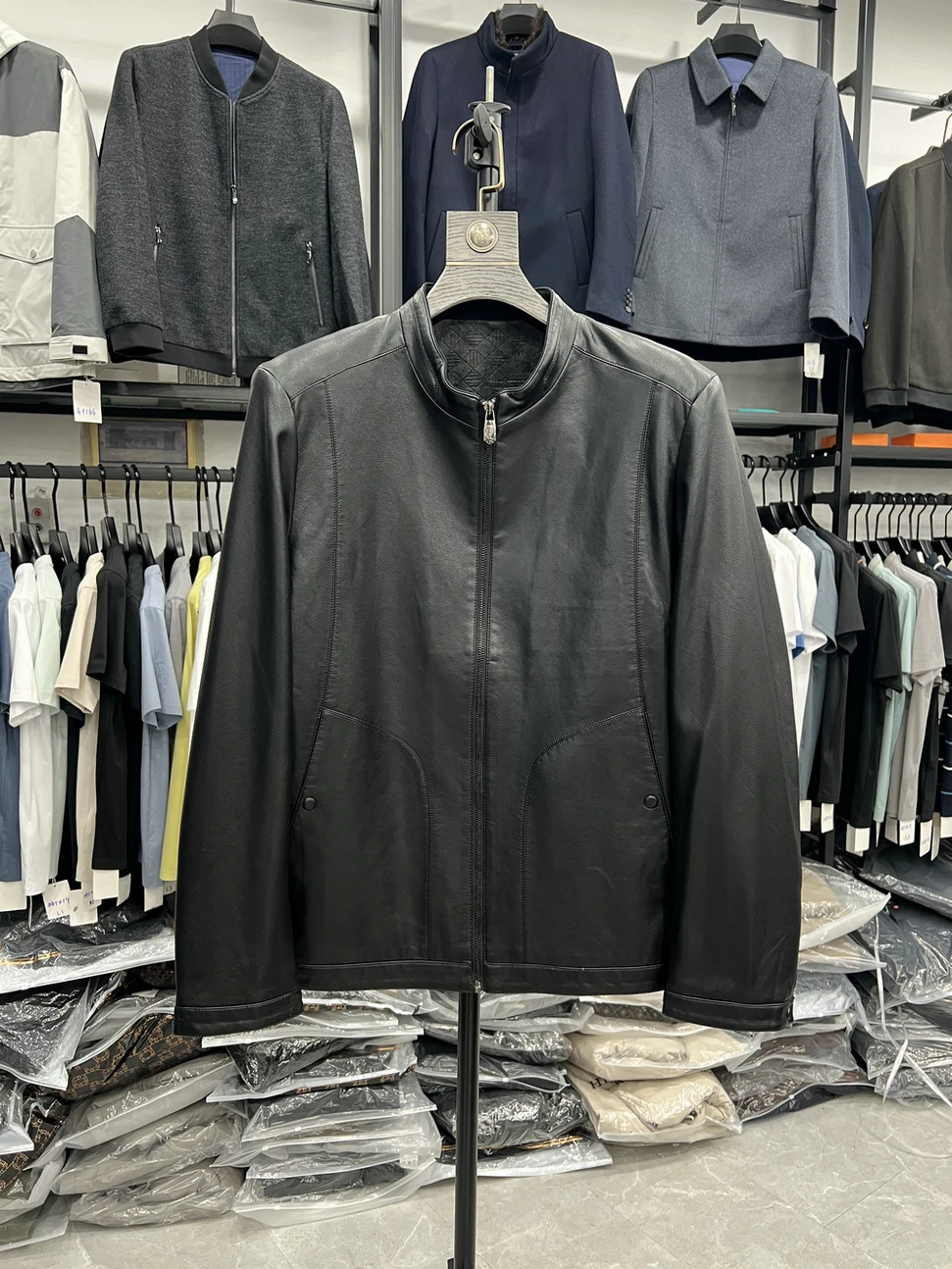 

Повседневная мужская куртка-косуха из искусственной кожи на весну-осень с воротником-стойкой, ветрозащитная, теплая, на флисовой подкладке, прямого кроя, удлиненная