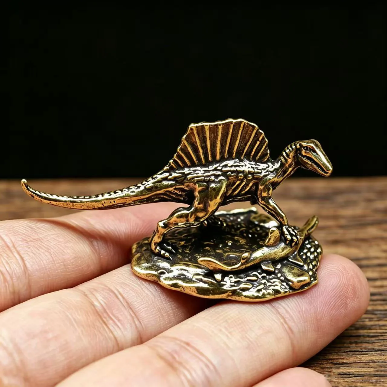 Brass Spinosaurus Figurine Retro Metal Dinosaur Statue Mini Sculpture Desktop Ornament Dinosaur Collectible Home Decor Gift