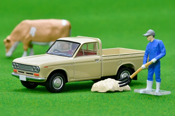 23.11 Tomytec Tomica TLV 195D Datsun 1300 Truck Light Brown Limited Edition Simulation Alloy Static Car Model Toy Gift