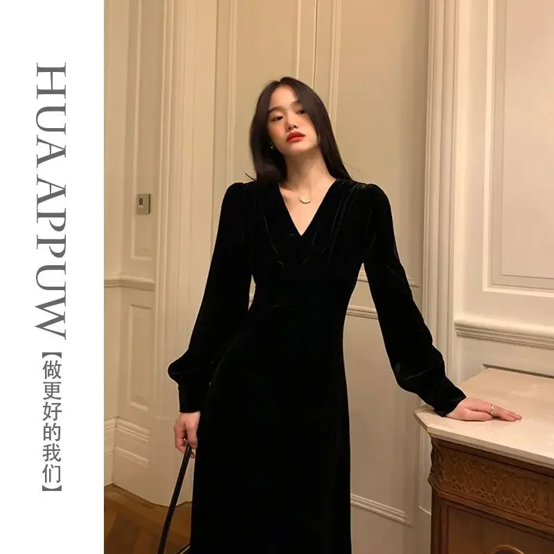 

Juspinice French Retro Black Velvet Dress for Women in Autumn and Winter Slim Fit V-neck Long Sleeve A-line Type Fashionable Top
