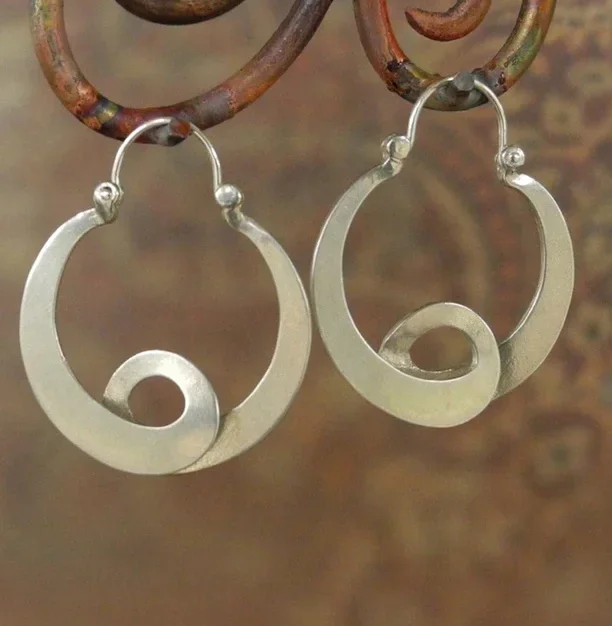 Geometric Silver Color Hollow Hoop Earrings for Women Jewelry Spiral Winding Hanging Dangle Earrings Custom Jewelry