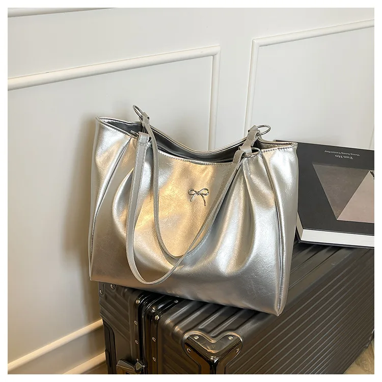 

2025 Red Tote Bag for Women Large Capacity Work Bag Trendy Shoulder Purse Fashionable Commuter Handbag with Niche Design