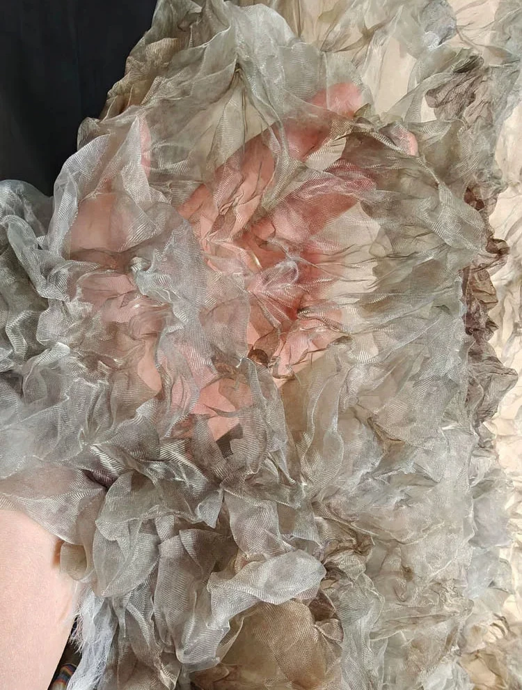 Tela con textura arrugada 3D de 1 yarda, fondo de escenario para vestidos DIY, tela de diseño para vestidos, tela de organza teñida con efecto halo.