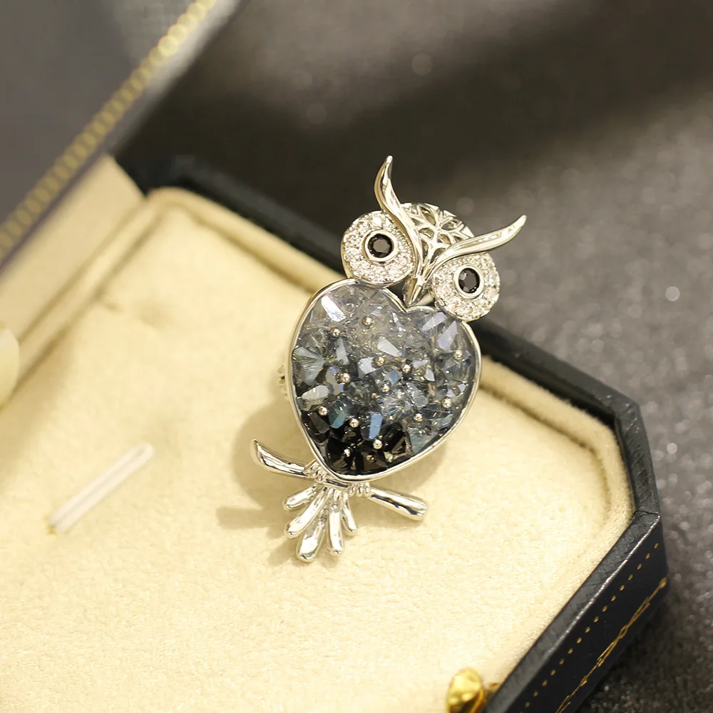 New Luxury Zircon High-end Blue Crystal Owl Brooch Exquisite and Versatile Animal Pin Men's and Women's Accessories