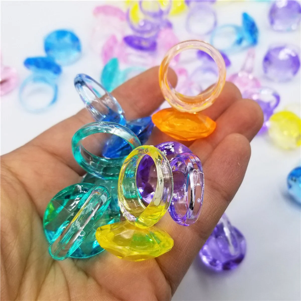74 szt. Ozdobnych Pierścieni Akrylowych, Kolorowy Zestaw Pierścieni do Dekoracji Domu, Precyzyjne Wykonanie, Gładkie, Bez Zadziorów, Materiał Premium