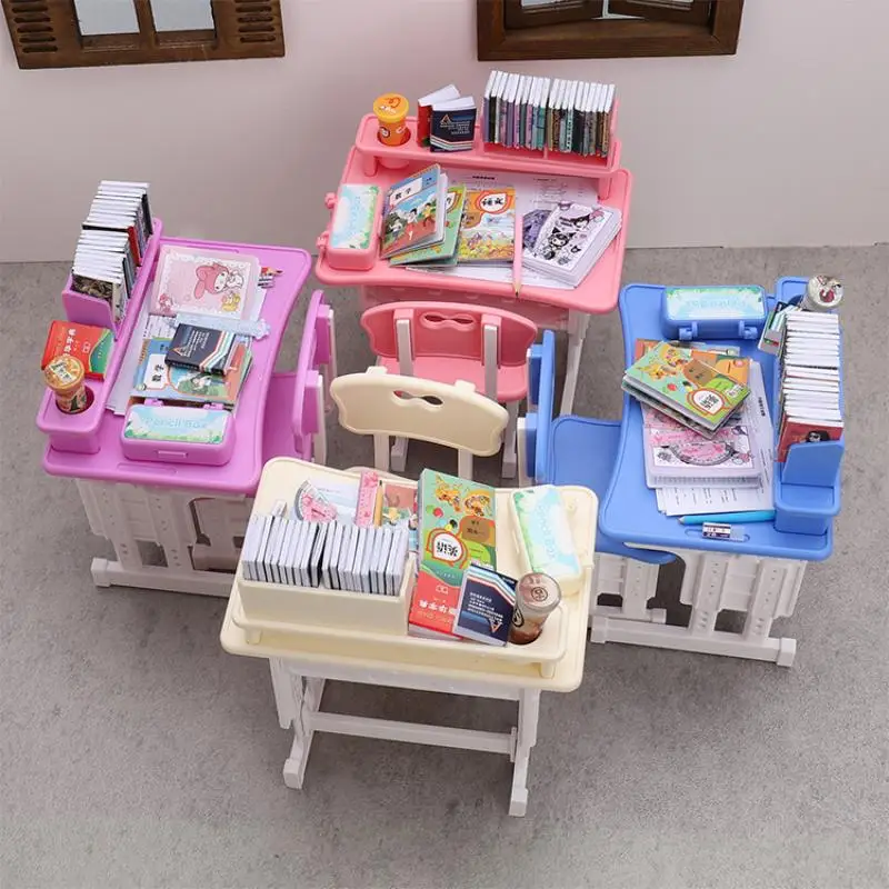 

Миниатюрный школьный набор из 42 предметов: стол, стул, сумка, модель книги, украшение кукольного домика и обучающие канцелярские игрушки