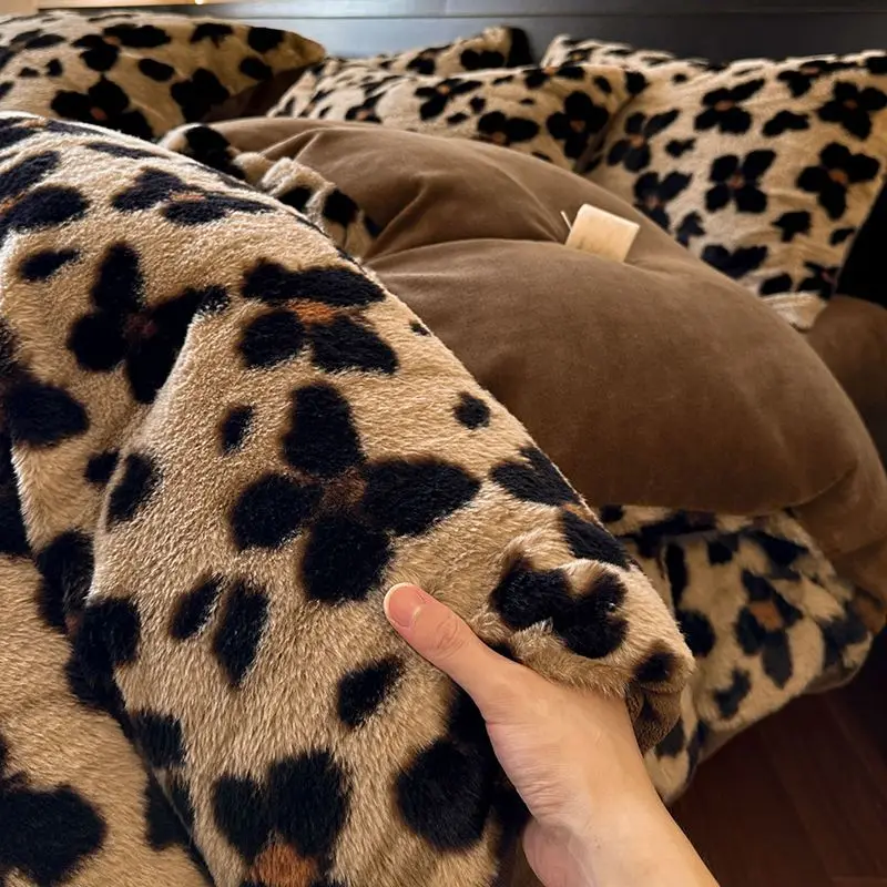 Four-piece Set Thickened Thermal Fleece Flange Coral Fleece Class A Leopard Print Rabbit Plush Quilt Cover Pillowcase Bed Sheet