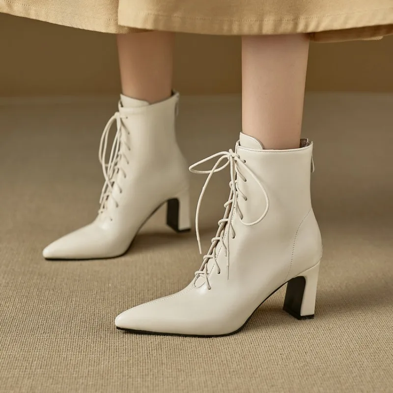 2026 Autumn/Winter Mature Women's Ankle Boots New Fashionable Zipper Design Pointed High Heels Women's Formal Shoes