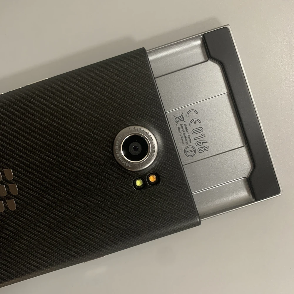 هاتف محمول Blackberry Priv 4G LTE أصلي مقاس 5.4 بوصة 18 ميجابكسل + 2 ميجابكسل وذاكرة وصول عشوائي 3 جيجابايت + 32 جيجابايت لوحة مفاتيح QWERTY هاتف محمول منزلق أندرويد